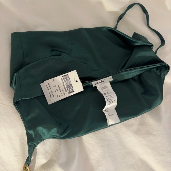 Subdued Tank top - Size Medium but fits like a Small

Never been worn - Picture 4 of 6